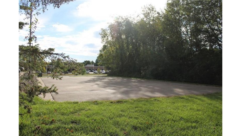 Lot 2 Oakwood Hills Parkway Eau Claire, WI 54701 by Re/Max Real Estate Group $275,000