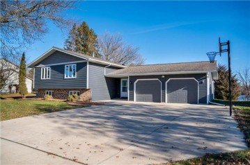 541 Flambeau Pkwy, Deforest, WI 53532