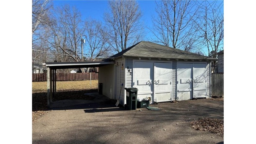 502 16th Ave E Menomonie, WI 54751 by Lee Real Estate & Auction Service $165,000