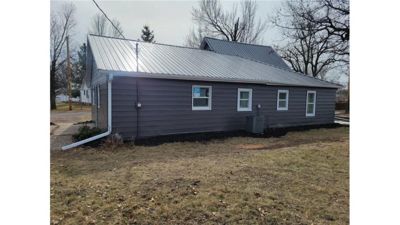 501 Washington Avenue Turtle Lake, WI 54889 by Dane Arthur Real Estate Agency/Turtle Lake $219,900