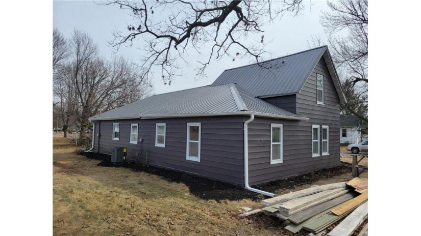 501 Washington Avenue Turtle Lake, WI 54889 by Dane Arthur Real Estate Agency/Turtle Lake $219,900