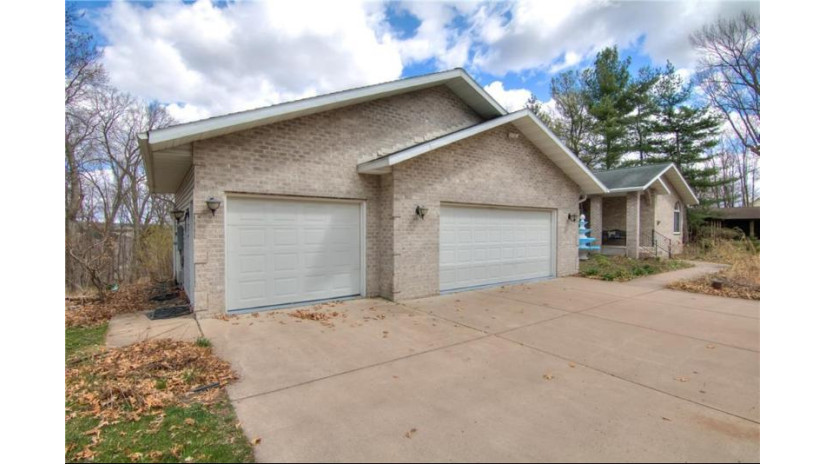 E4480 Woodland Drive Eau Claire, WI 54701 by Cb Brenizer/Eau Claire $674,900