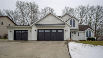 3913 Oak Knoll Drive, Eau Claire, WI 54701