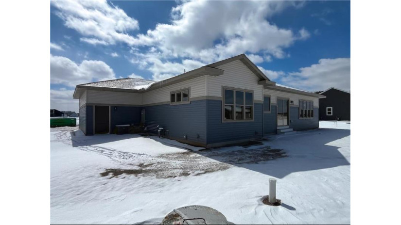 14026 42nd Avenue Chippewa Falls, WI 54729 by Cb Brenizer/Eau Claire $484,900