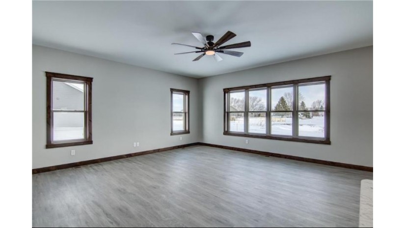 14026 42nd Avenue Chippewa Falls, WI 54729 by Cb Brenizer/Eau Claire $484,900