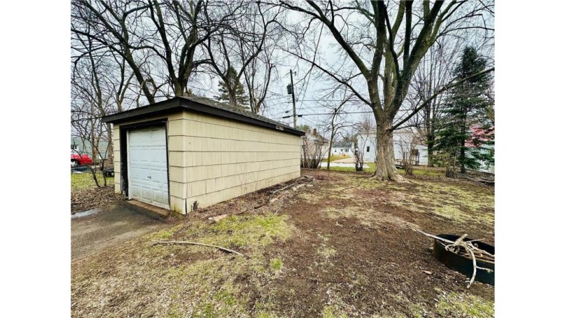 511 Selma Street Eau Claire, WI 54703 by Woods & Water Realty Inc/Regional Office $169,900