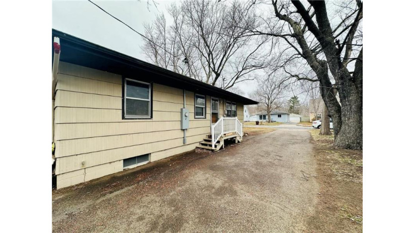 511 Selma Street Eau Claire, WI 54703 by Woods & Water Realty Inc/Regional Office $169,900