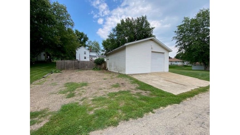 40 N Cedar Street Cedarville, IL 61013 by Choice Realty Of Freeport Llc $145,000