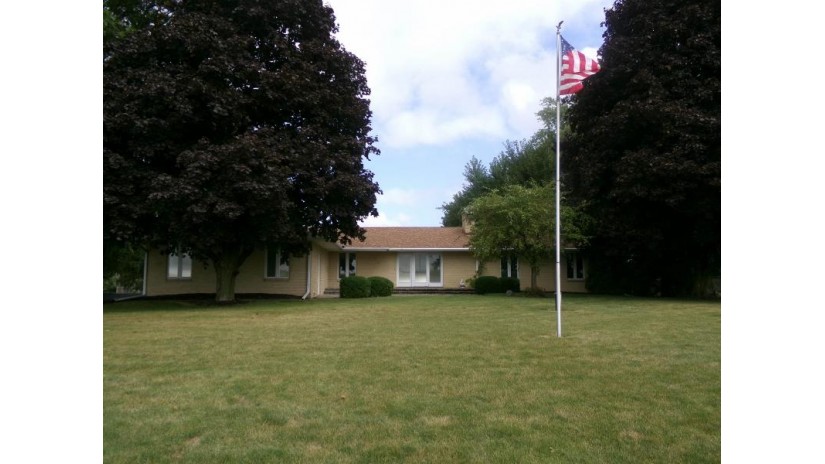 3428 W Pearl City Road Freeport, IL 61032 by Christensen Home Town, Realtors $214,900