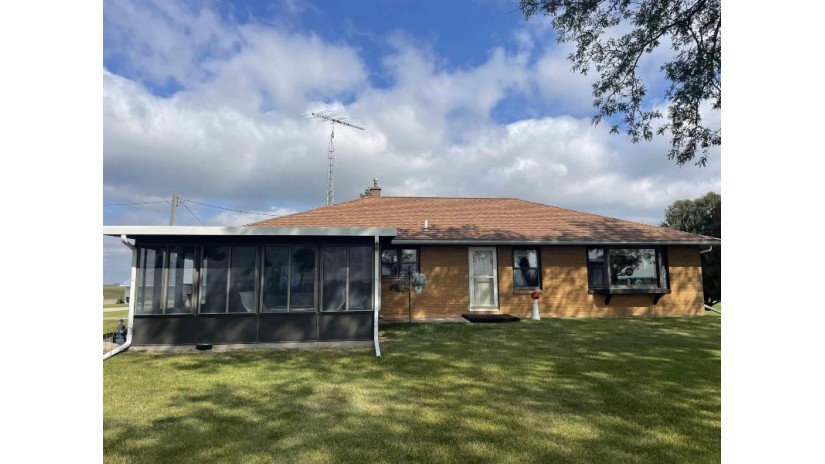 6220 N Menominee Road East Dubuque, IL 61025 by Exit Realty Unlimited $665,000