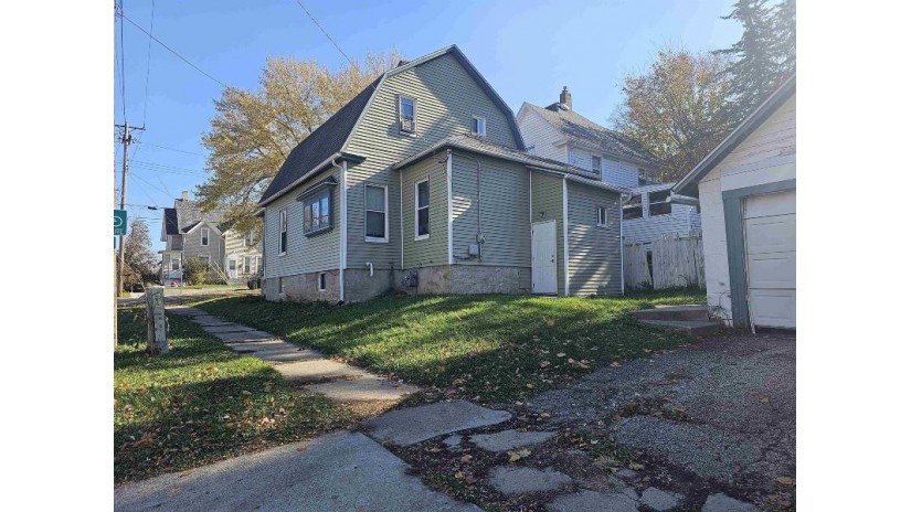 228 Summit St Rockford, IL 61107 by Maurer Group Exit Realty Redefined $90,000