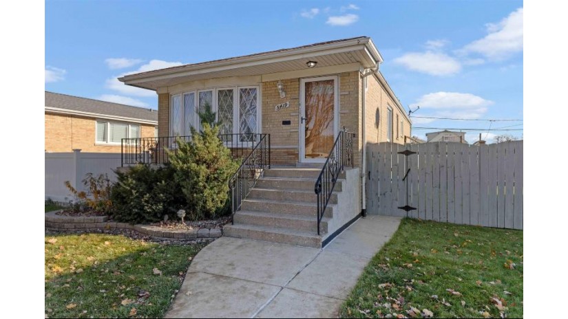 5419 S Narragansett Avenue Chicago, IL 60638 by Keller Williams Realty Signature $319,900