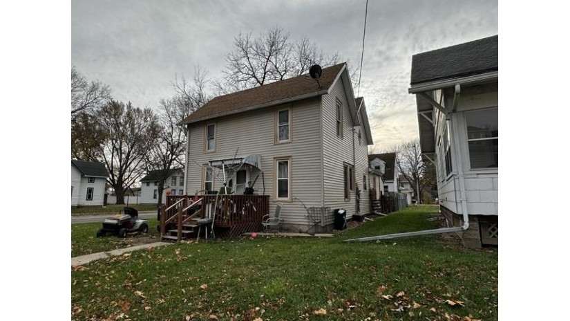 1112 E 3rd Street Sterling, IL 61081 by Re/Max Of Rock Valley $49,000