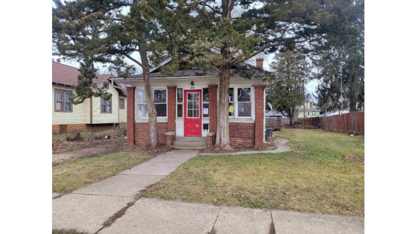 634 15th Street Rockford, IL 61104 by Re/Max Property Source $59,900