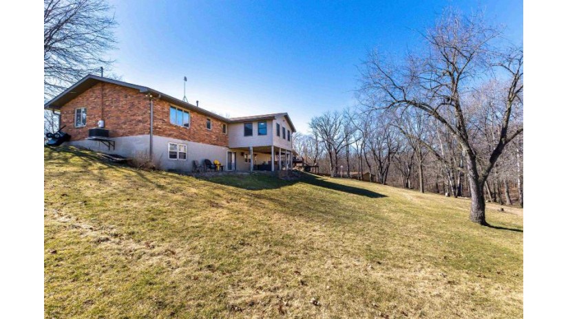 60 Rose Drive East Dubuque, IL 61025 by Ruhl & Ruhl Realtors $282,500