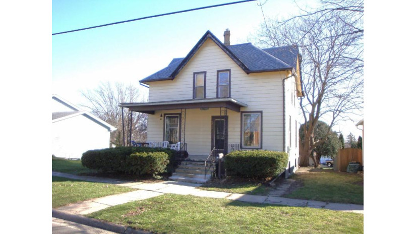 1015 E 2ND Street Belvidere, IL 61008 by Dickerson & Nieman $179,900