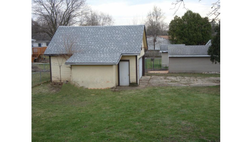 1015 E 2ND Street Belvidere, IL 61008 by Dickerson & Nieman $179,900