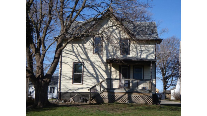 1015 E 2ND Street Belvidere, IL 61008 by Dickerson & Nieman $179,900