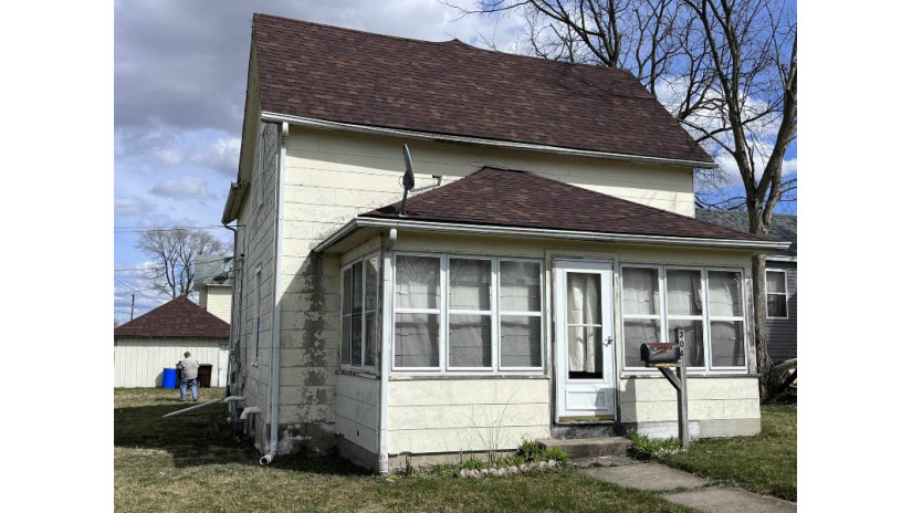 304 Warren Avenue Belvidere, IL 61008 by Keller Williams Realty Signature $112,000