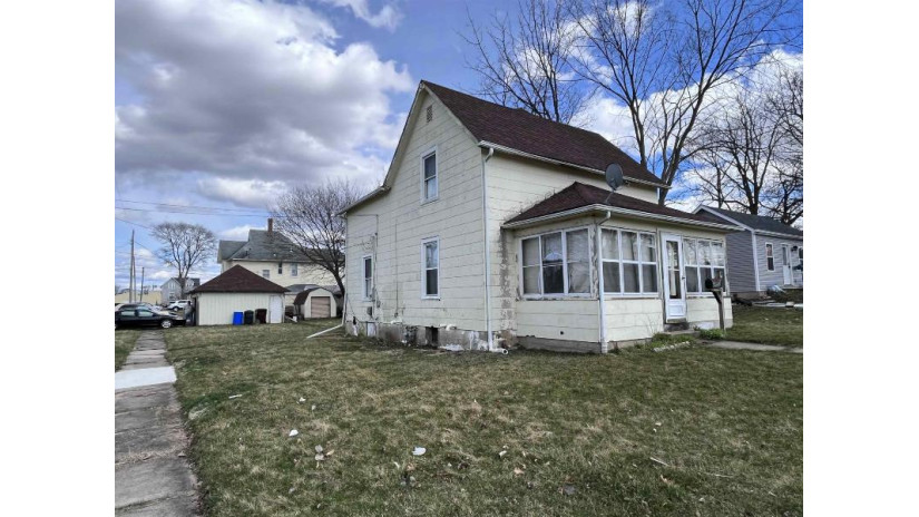 304 Warren Avenue Belvidere, IL 61008 by Keller Williams Realty Signature $112,000