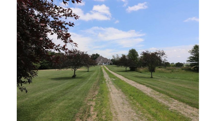 638 Cedarville Road Cedarville, IL 61013 by Key Realty $850,000