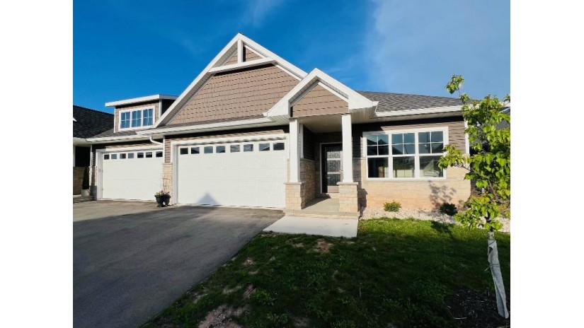 469 Papermill Circle Kimberly, WI 54136 by Resource One Realty, Llc - OFF-D: 920-255-6580 $369,900