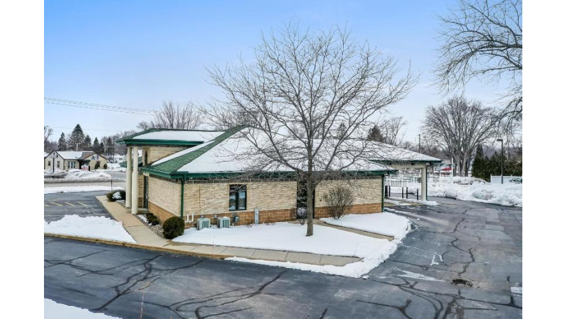 2200 Velp Avenue Howard, WI 54303 by Dallaire Realty - Office: 920-569-0827 $715,000