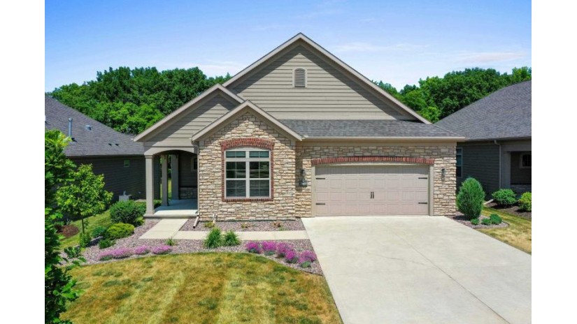 3449 Peppergrass Court Green Bay, WI 54311 by Shorewest Realtors $574,900