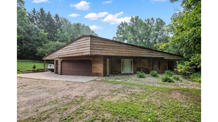 5472 Sportsman Drive Rockland, WI 54115 by Keller Williams Green Bay - PREF: 312-399-5659 $1,950,000