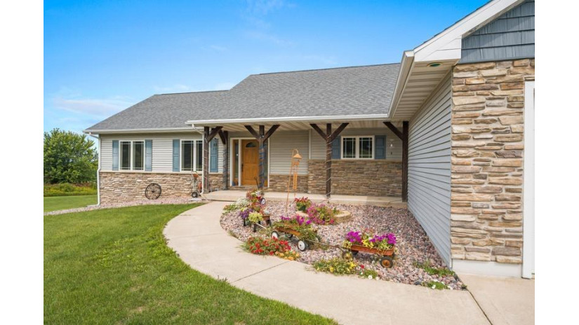 N5136 Lakeview Way Washington, WI 54107 by Coldwell Banker Real Estate Group $574,900