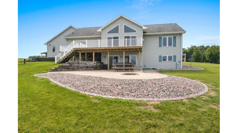 N5136 Lakeview Way Washington, WI 54107 by Coldwell Banker Real Estate Group $574,900