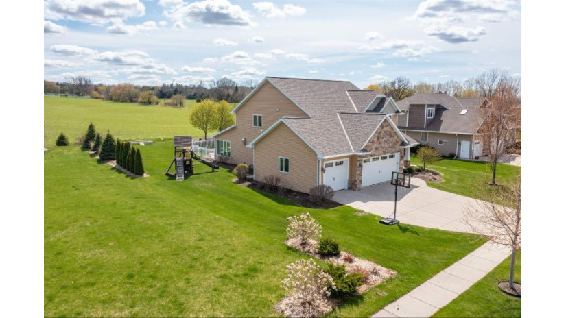 1418 Angels Path Ledgeview, WI 54115 by Ben Bartolazzi Real Estate, Inc - Office: 920-770-4015 $799,900