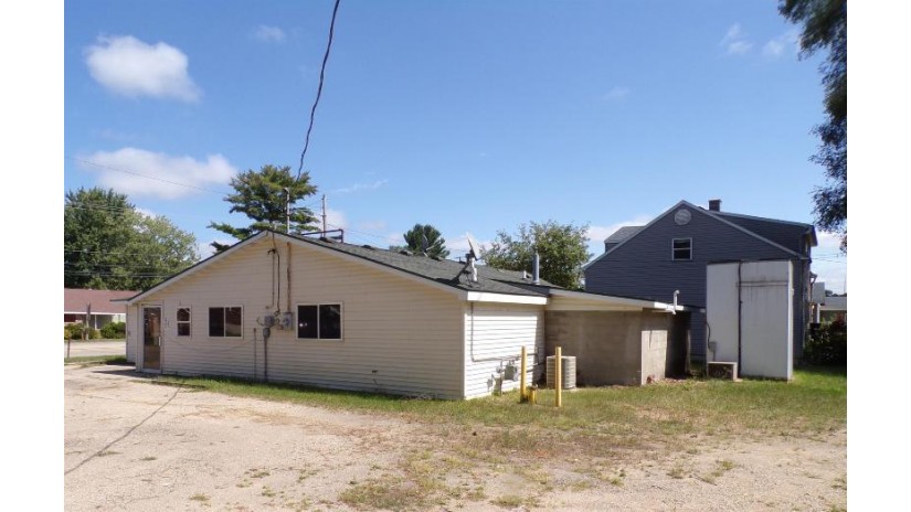 W7871 State Road 21 / 73 Road Wautoma, WI 54982 by First Choice Realty, Inc. $149,900