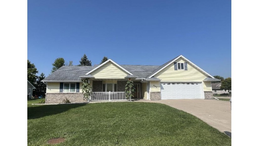 305 Winchester Drive Seymour, WI 54165 by Shorewest Realtors $319,900