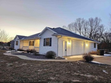 750 Sunset Drive, Waupaca, WI 54981