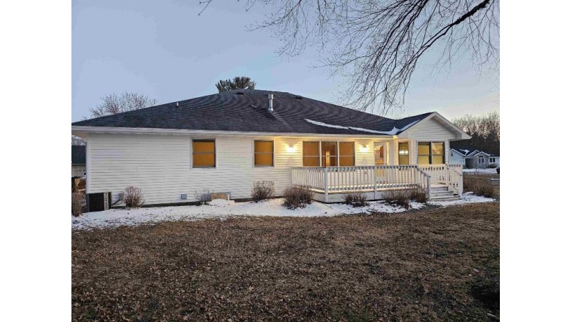 750 Sunset Drive Waupaca, WI 54981 by Faye Wilson Realty LLC - Office: 920-407-0003 $359,000