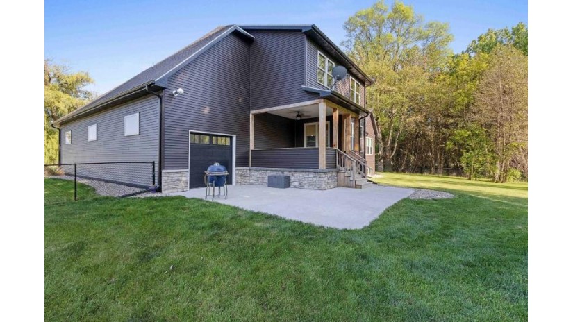 3695 N Lakeview Drive Suamico, WI 54313 by Keller Williams Green Bay - PREF: 920-655-8845 $1,175,000