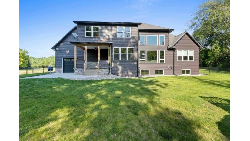 3695 N Lakeview Drive Suamico, WI 54313 by Keller Williams Green Bay - PREF: 920-655-8845 $1,175,000