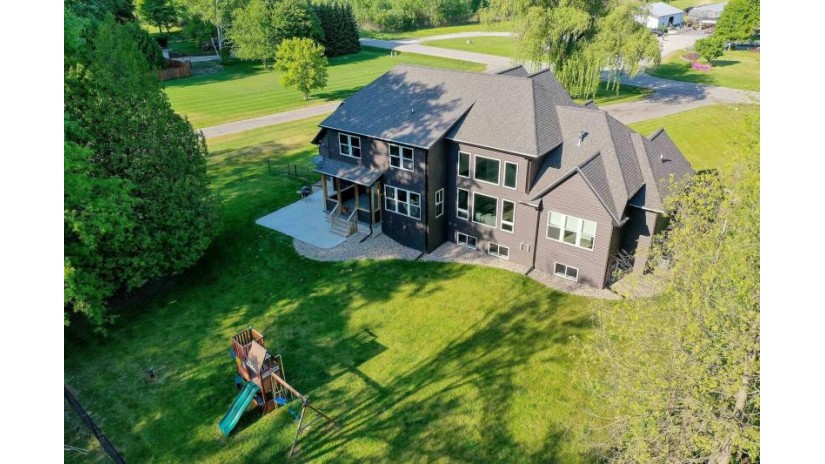 3695 N Lakeview Drive Suamico, WI 54313 by Keller Williams Green Bay - PREF: 920-655-8845 $1,175,000