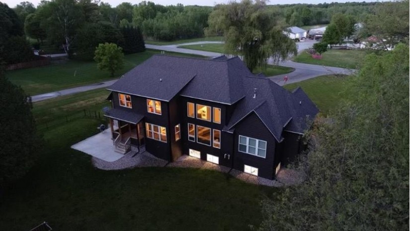 3695 N Lakeview Drive Suamico, WI 54313 by Keller Williams Green Bay - PREF: 920-655-8845 $1,175,000