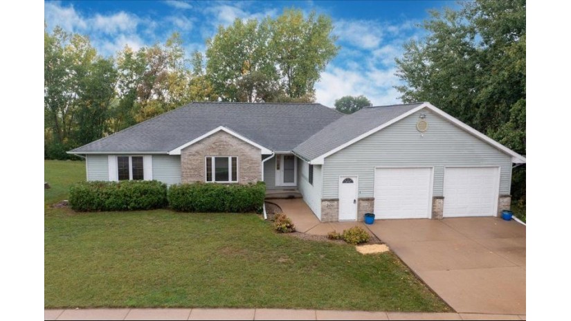 2890 Newport Avenue Oshkosh, WI 54904 by Expert Real Estate Partners, Llc - CELL: 920-203-9192 $369,900