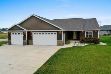 2834 W Fallen Oak Drive, Grand Chute, WI 54913