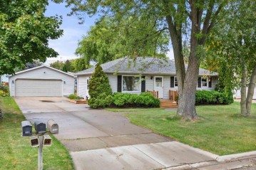 1059 Holly Court, Neenah, WI 54956-3904