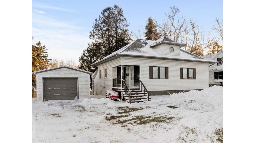 710 Center Street Kewaunee, WI 54216 by Coldwell Banker Real Estate Group $245,000