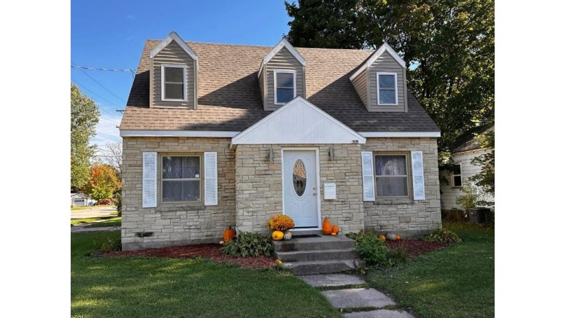 106 Mckinley Avenue Clintonville, WI 54929 by O'Connor Realty Group $229,900