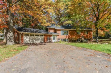 600 Honey Bear Court, Waupaca, WI 54981