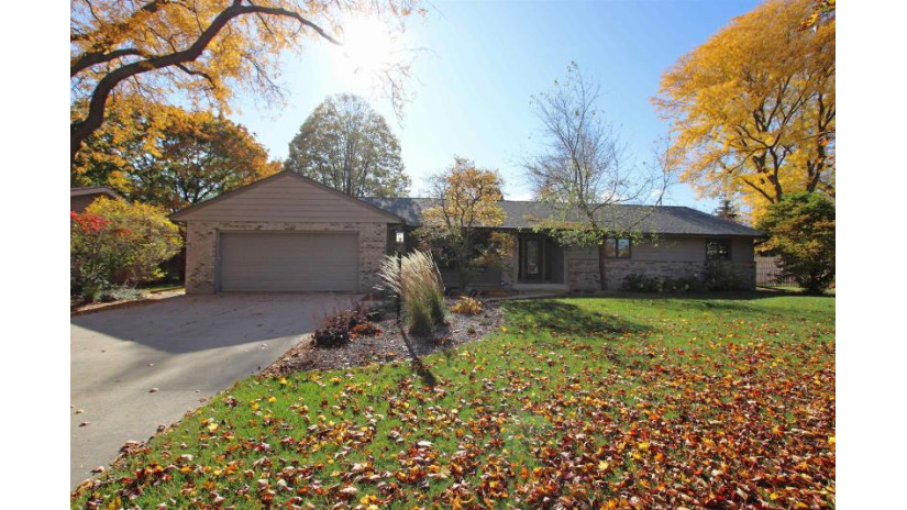 40 Elm Acres Drive Fond Du Lac, WI 54935 by Adashun Jones, Inc. - OFF-D: 920-923-4433 $389,000