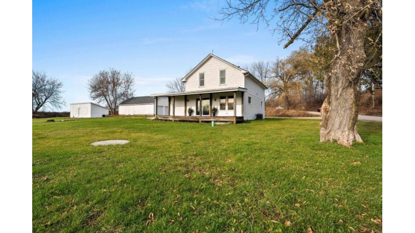 W2331 Linquest Road Green Valley, WI 54111 by Coldwell Banker Real Estate Group $195,000