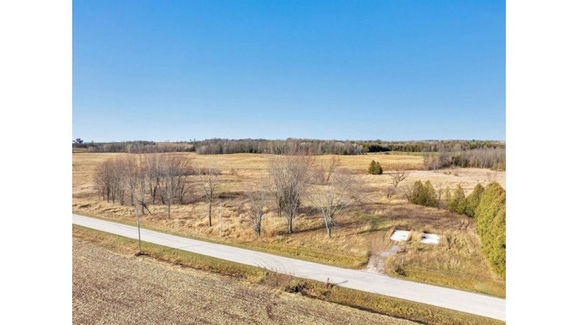 13216 Hickory Grove Road Cooperstown, WI 54227 by Shorewest Realtors $194,000