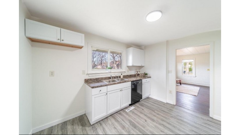 421 Rock Place Oshkosh, WI 54901 by Expert Real Estate Partners, Llc - PREF: 920-851-1260 $140,000